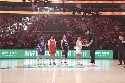 的第一个M, 个篮板