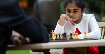 刷新击败国, 棋最年轻女